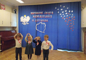 Dzieci ilustrują ruchem treść wiersza.