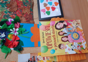 Zdjęcie przedstawia nagrodę w postaci książki dla każdego dziecka