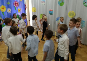 Taniec chłopców z ciupagami