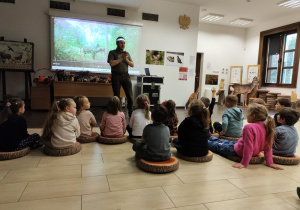 Prezentacja multimedialna o dzikach.