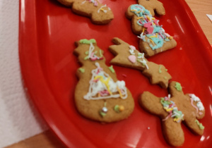 Pyszne, kolorowe pierniczki.