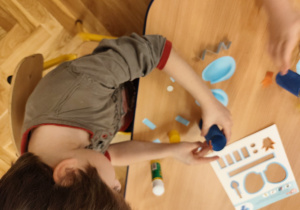 Wypychanie poszczególnych elementów.