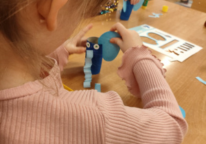 Wypychanie poszczególnych elementów.