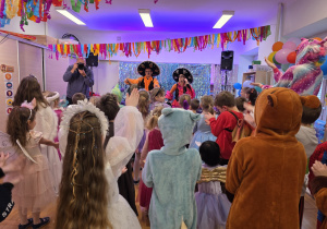 Zabawy karnawałowe.